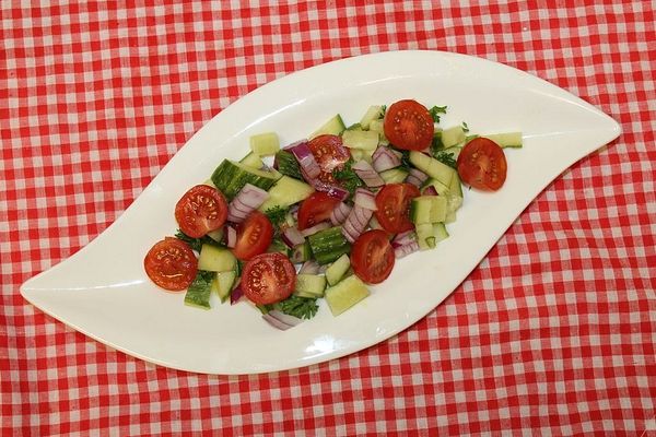 Arabischer Tomaten-Gurkensalat von evelinesarah | Chefkoch