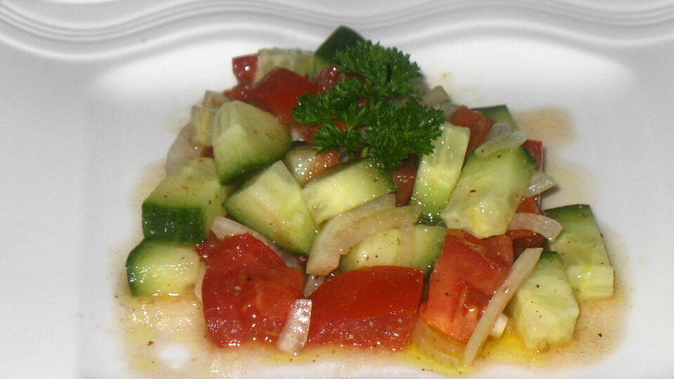 Arabischer Tomaten-Gurkensalat von evelinesarah