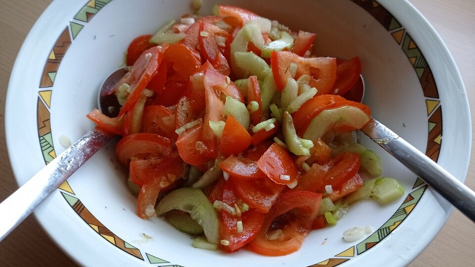Arabischer Tomaten-Gurkensalat von evelinesarah