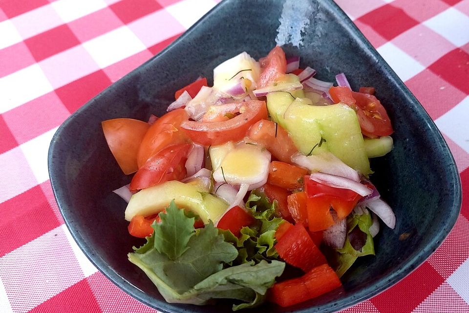 Arabischer Tomaten-Gurkensalat