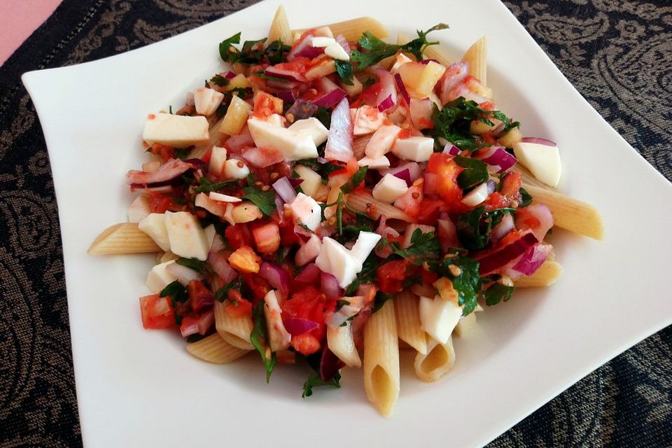 Vollkornpenne mit kalter Tomatensauce à la Margherita