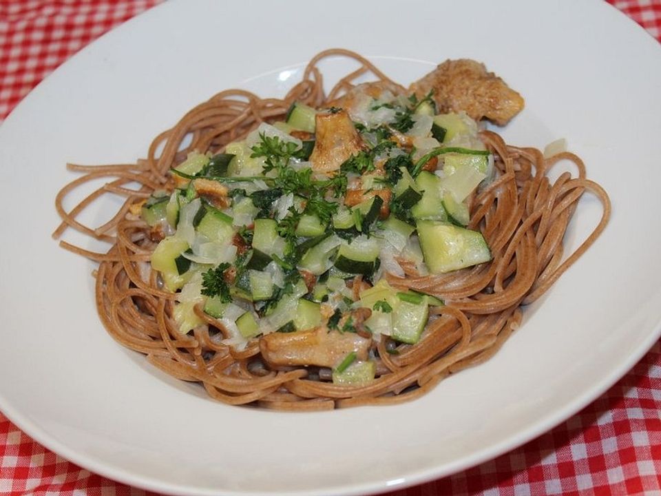 Spaghetti mit Pfifferling-Zucchinisoße von dfenzl| Chefkoch