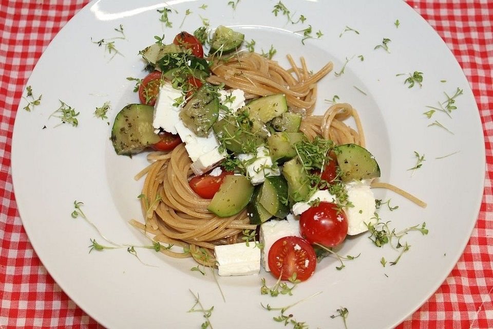 Sommerliche Spaghetti mit Feta