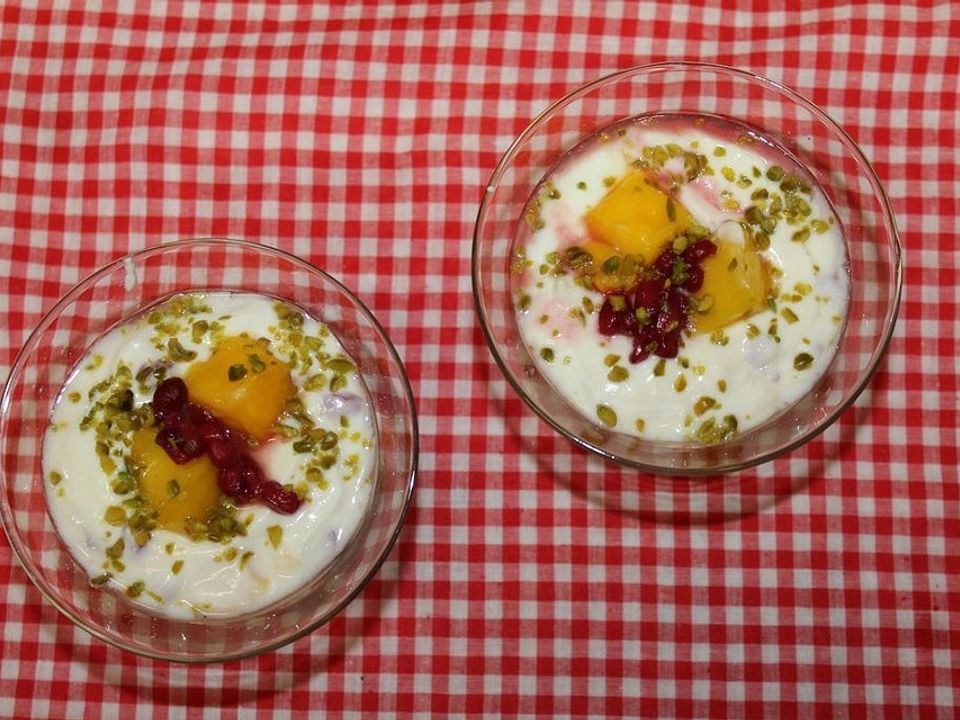 Honig-Joghurt mit Pistazien, Granatapfel und Mango von patty89| Chefkoch