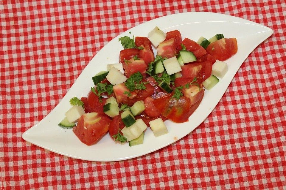 Tomatensalat mit Hirtenkäse