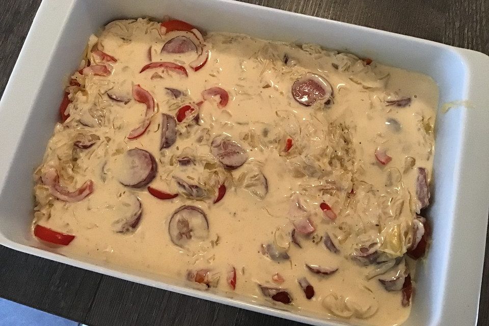 Ungarischer Rahmkraut-Auflauf mit Cabanossi