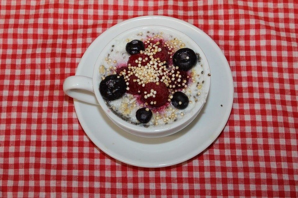 Overnight Oats mit Himbeere und Kokosnuss