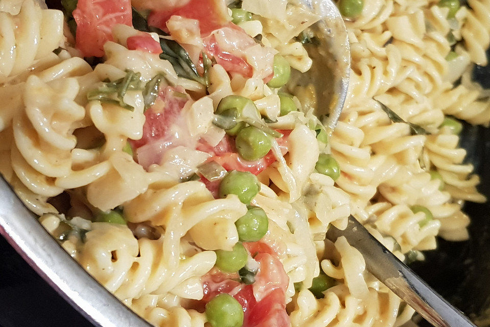 Pasta con Gorgonzola, Piselli e Pomodoro - Pasta mit Gorgonzola, Erbsen und Tomaten