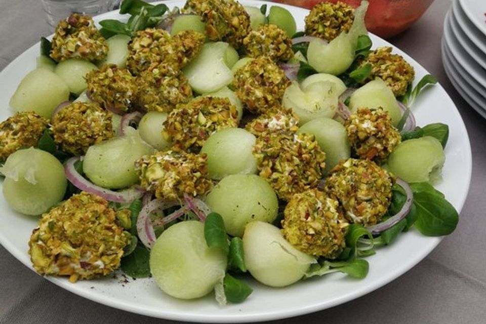 Bolletje-Salat mit Melone, Gurke und Ziegenkäse