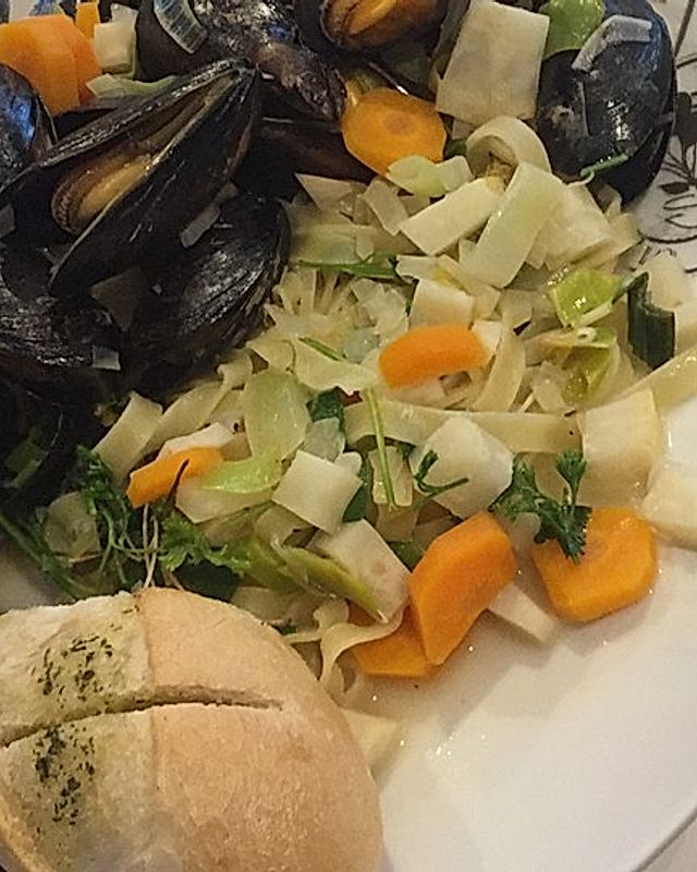 Muscheln in Weißweinsauce mit Pasta
