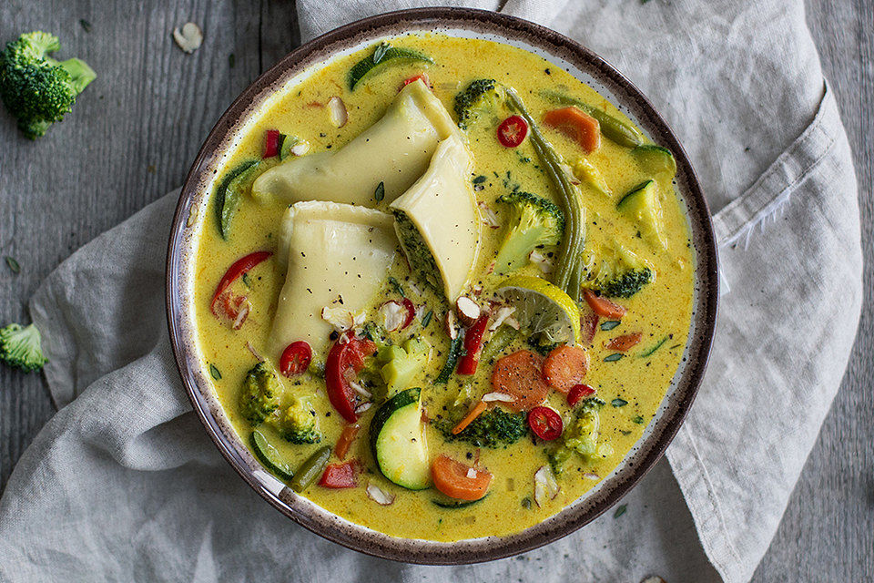 Currysuppe mit Maultaschen