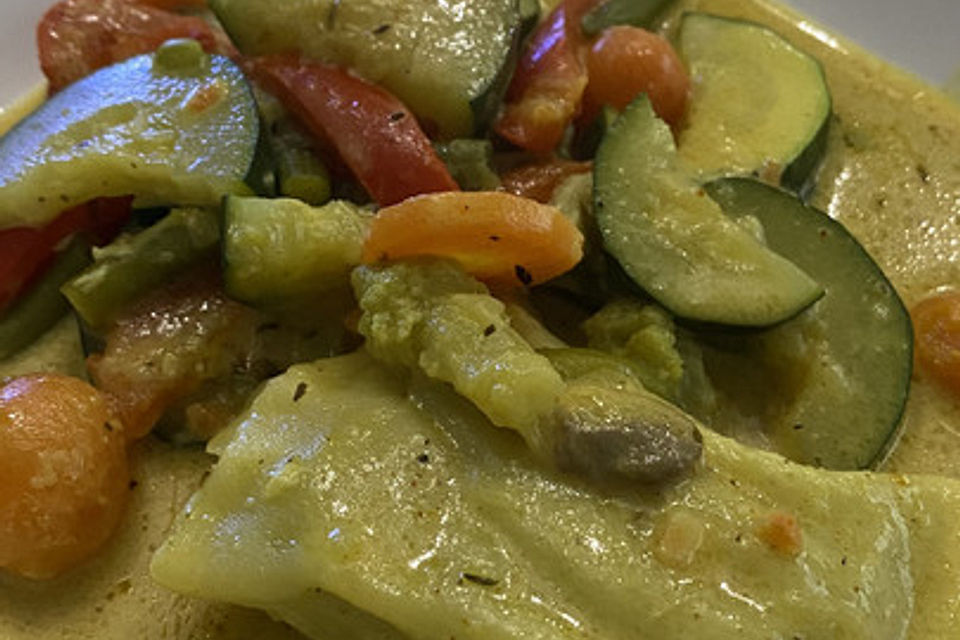 Currysuppe mit Maultaschen