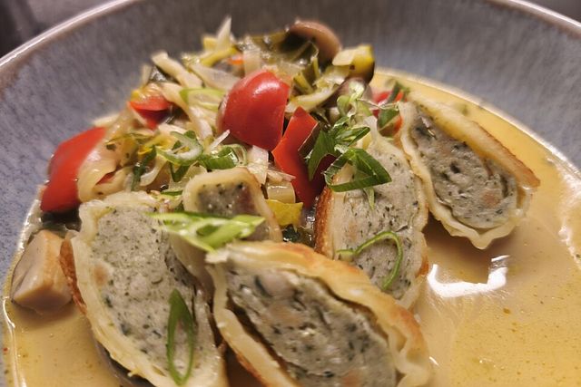 Currysuppe mit Maultaschen