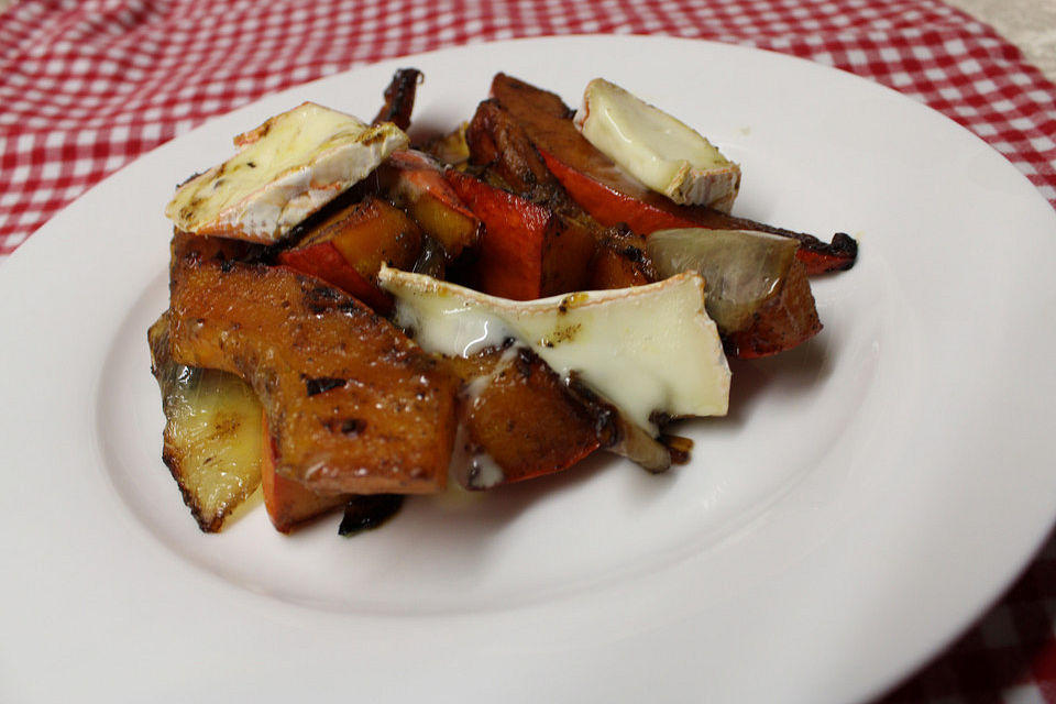 Butternut/Hokkaido-Kürbis mit Ziegenkäse überbacken