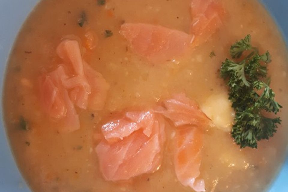 Leichte und einfache Kartoffelsuppe mit Lachs