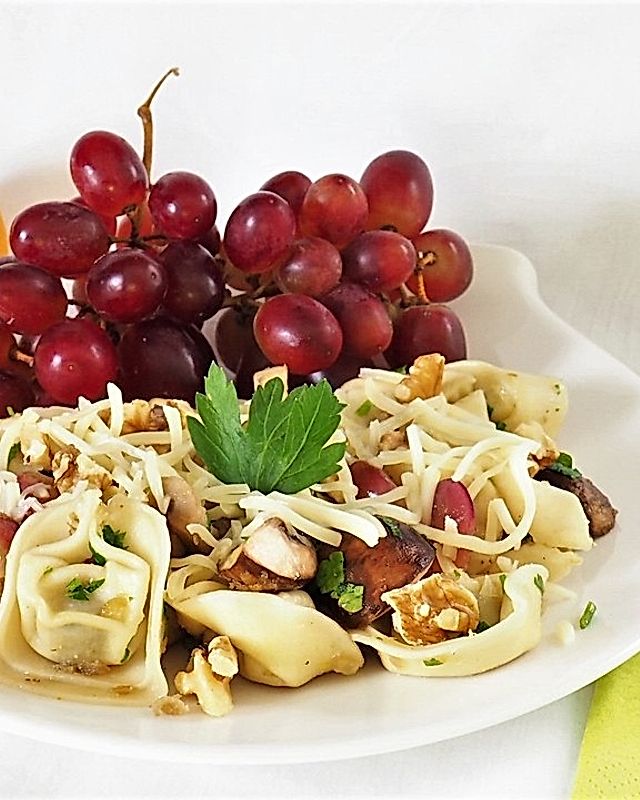 Tortellini mit Champignons und Trauben