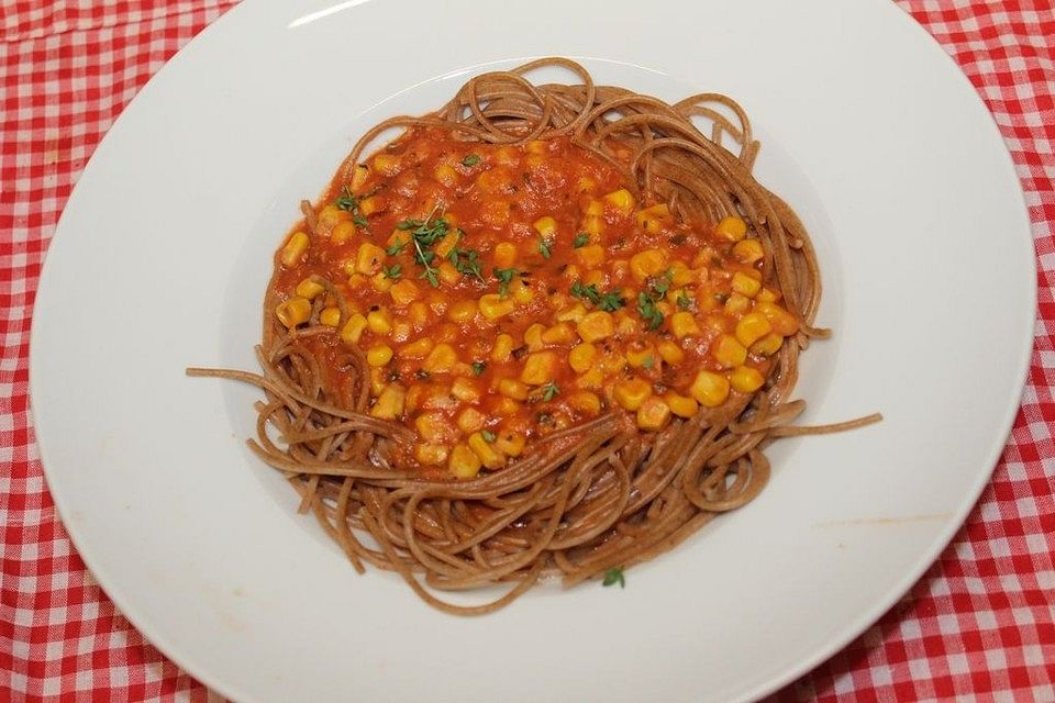 Nudeln mit Tomaten-Mais-Käsesauce