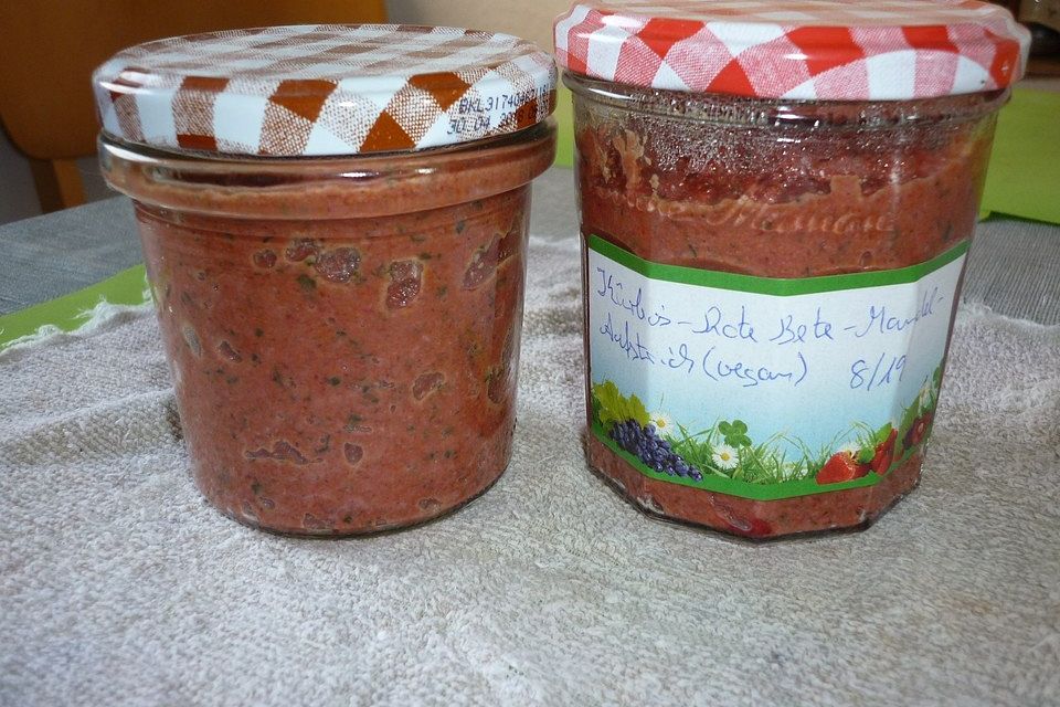 Rote Bete-Aufstrich mit Kürbis und Mandeln