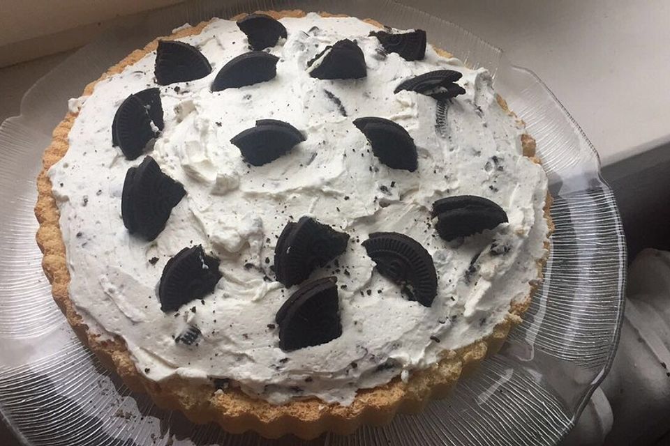 Oreo-Torte mit fertigem Biskuitboden