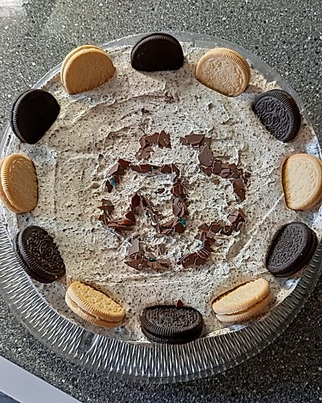 Oreo-Torte mit fertigem Biskuitboden