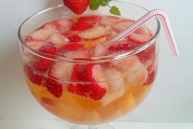 Ananas - Pfirsich - Erdbeer - Bowle von Jandia| Chefkoch