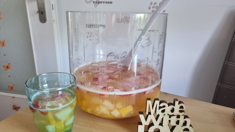 Ananas - Pfirsich - Erdbeer - Bowle von Jandia