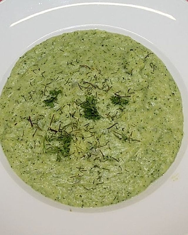 Brokkoli-Mandel-Cremesuppe