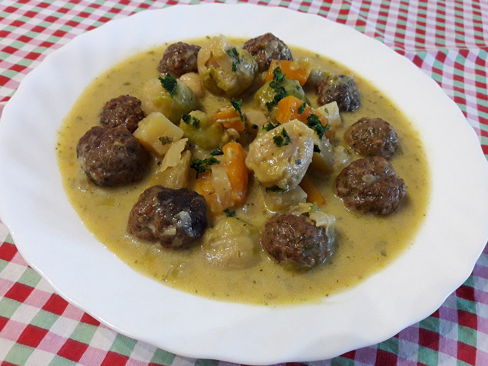 Rosenkohl-Käsesuppe mit Hackbällchen und Gemüse von eisbobby| Chefkoch Rosenkohl-Käsesuppe mit Hackbällchen und Gemüse von eisbobby| Chefkoch