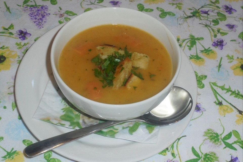 Schwäbische Kartoffelsuppe mit Wienerle