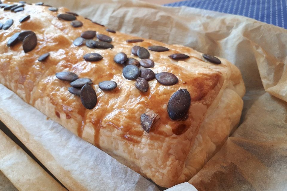 Kürbisstrudel mit Feta und Kürbiskernen