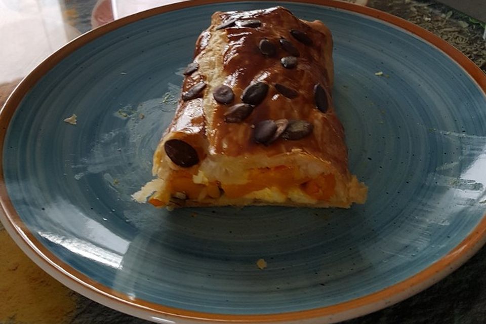 Kürbisstrudel mit Feta und Kürbiskernen