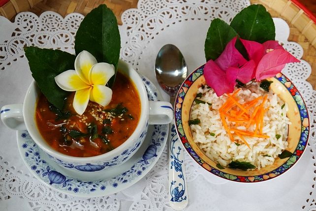 Exotisch-würzige Pilz- und Gemüsesuppe mit Duftreis von dieter ...