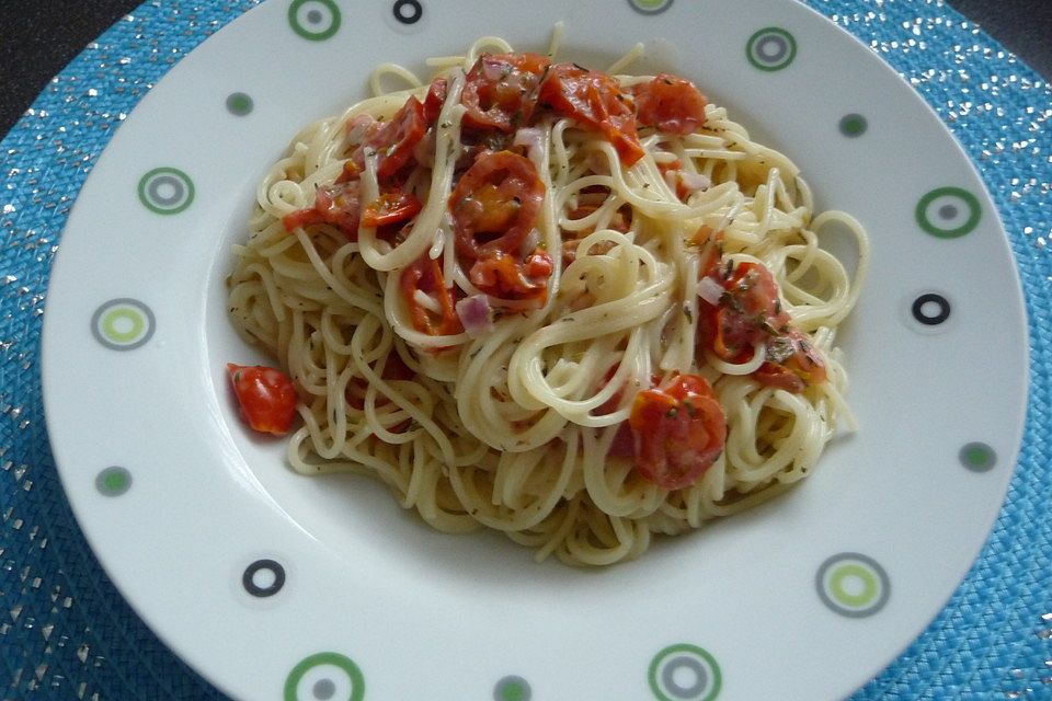 Spaghetti in Thymianrahm mit Cocktailtomaten