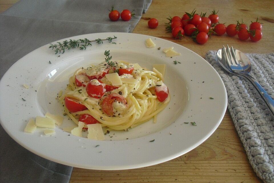 Spaghetti in Thymianrahm mit Cocktailtomaten