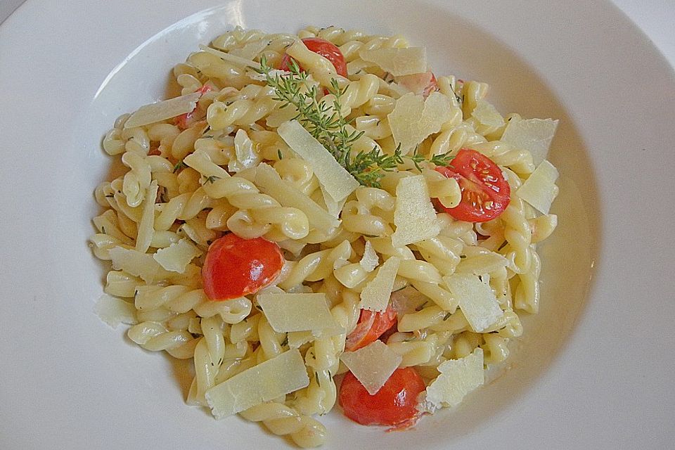 Spaghetti in Thymianrahm mit Cocktailtomaten