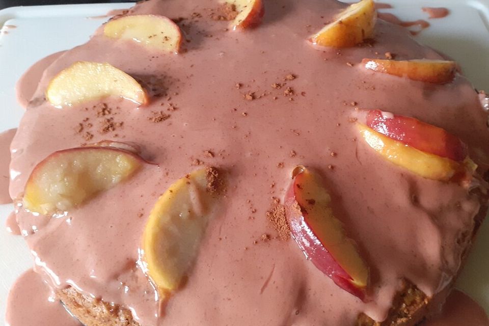 Kürbis-Apfelkuchen mit Frosting und karamellisierten Apfelschnitzen Kürbis-Apfelkuchen mit Frosting und karamellisierten Apfelschnitzen