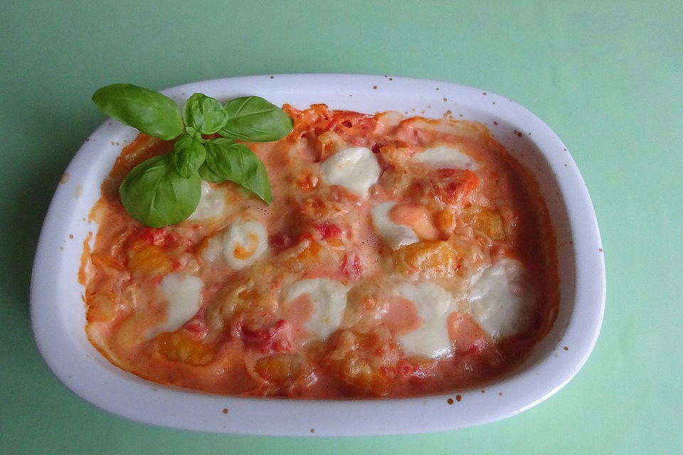 Gnocchi-Auflauf mit Tomaten-Paprika-Soße