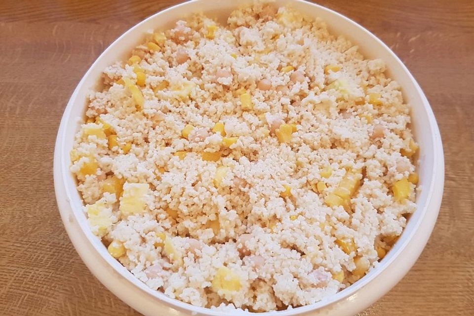 Couscous-Salat mit Caesar-Dressing