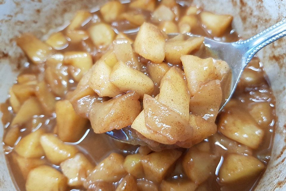 Apfel mit Butter und Kokosblütenzucker