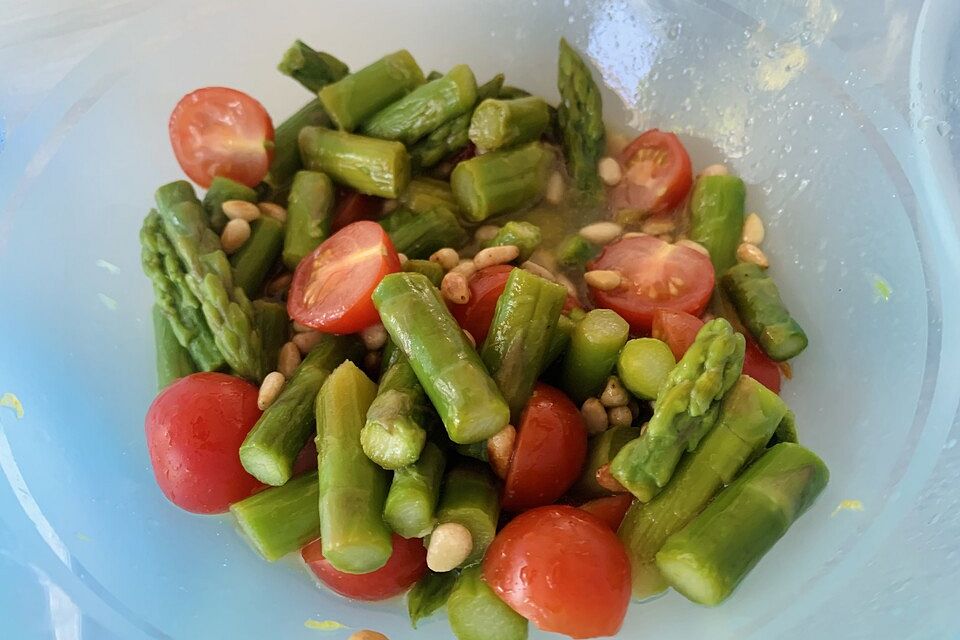 Italienischer Spargelsalat mit Hähnchenleber