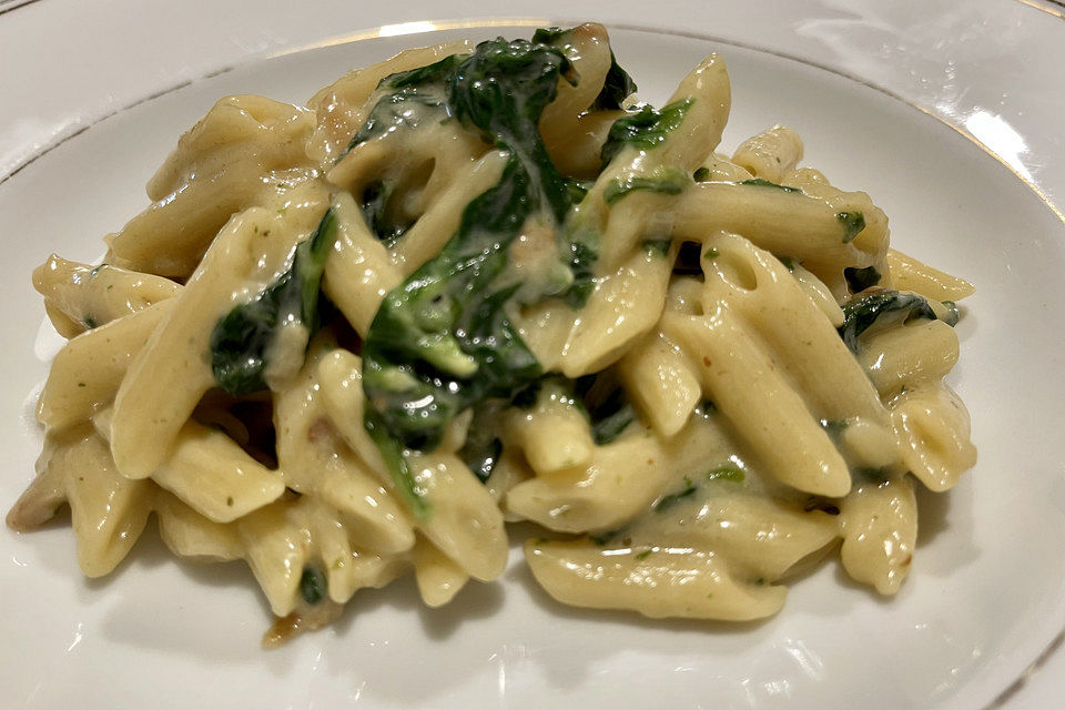 One Pot Pasta mit Blattspinat One Pot Pasta mit Blattspinat