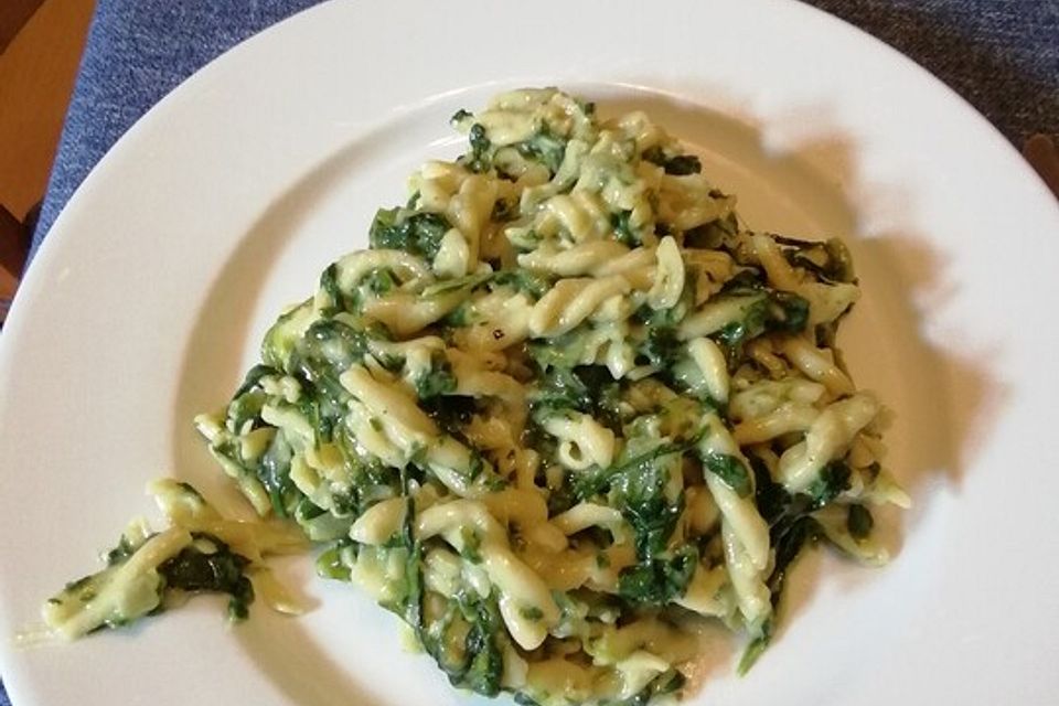 One Pot Pasta mit Blattspinat One Pot Pasta mit Blattspinat