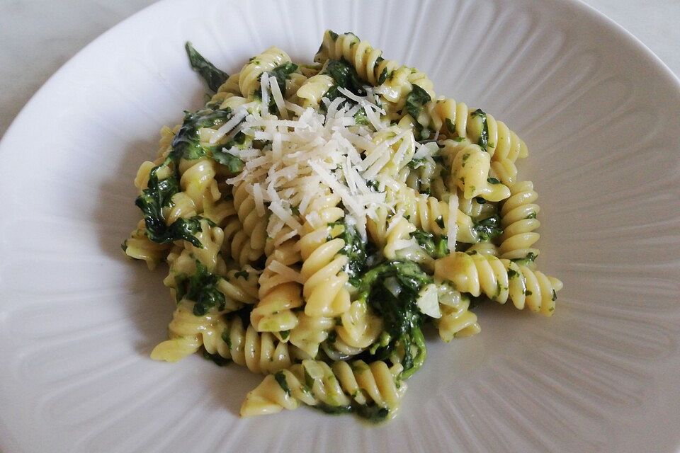 One Pot Pasta mit Blattspinat One Pot Pasta mit Blattspinat