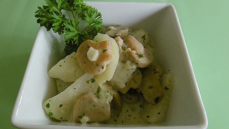 Kohlrabi mit heller Sauce und Champignons von movostu Kohlrabi mit heller Sauce und Champignons von movostu