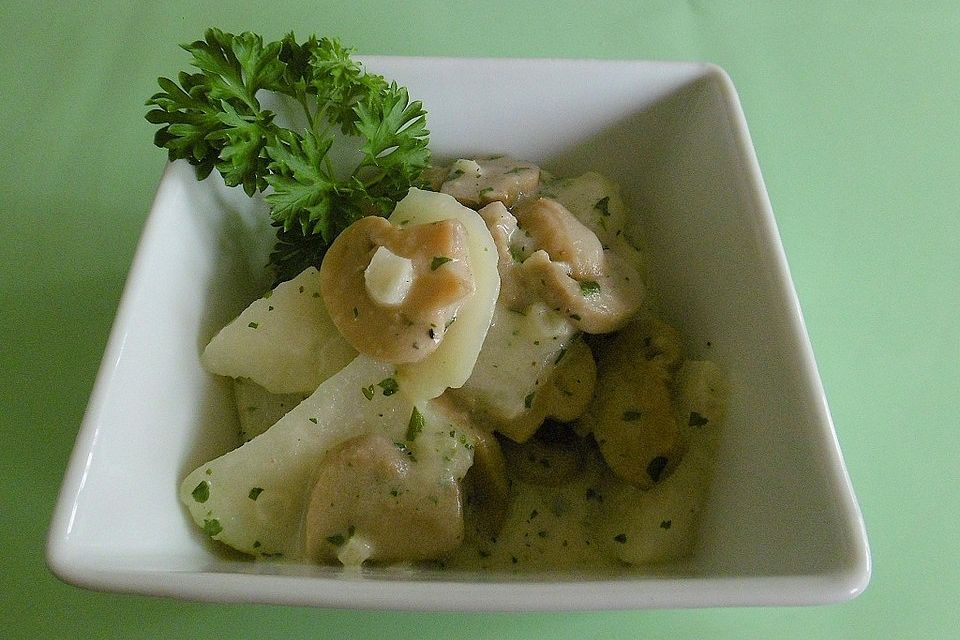 Kohlrabi mit heller Sauce und Champignons