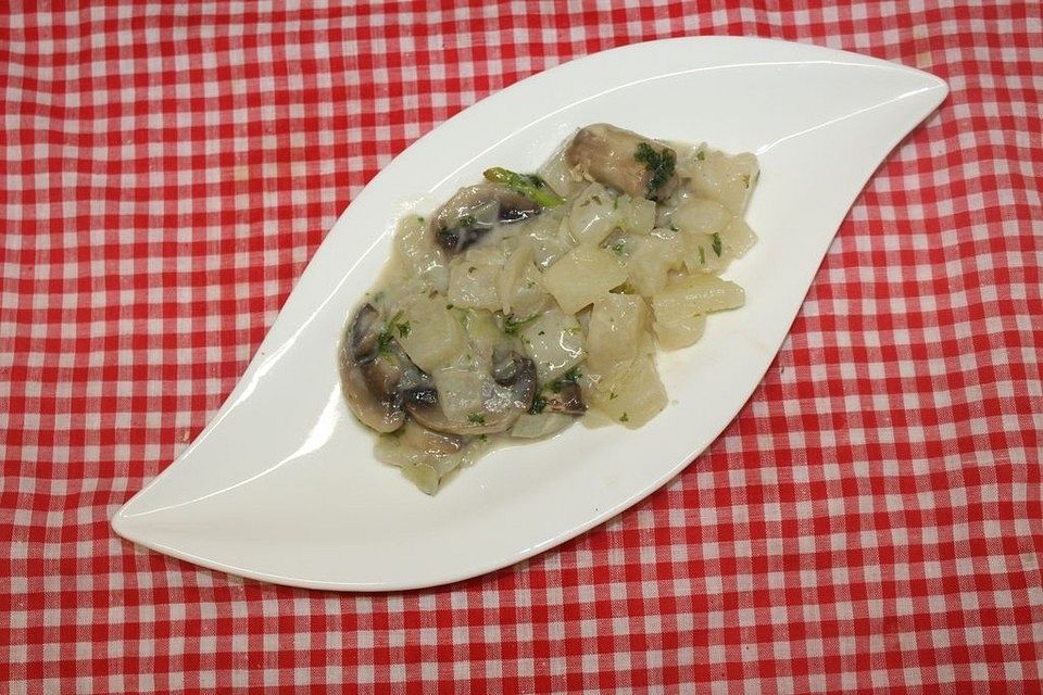 Kohlrabi mit heller Sauce und Champignons