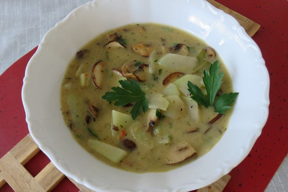 Kohlrabi mit heller Sauce und Champignons