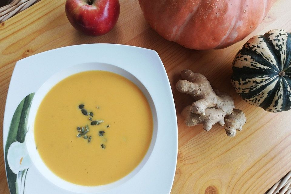 Kürbissuppe mit Apfel und Ingwer