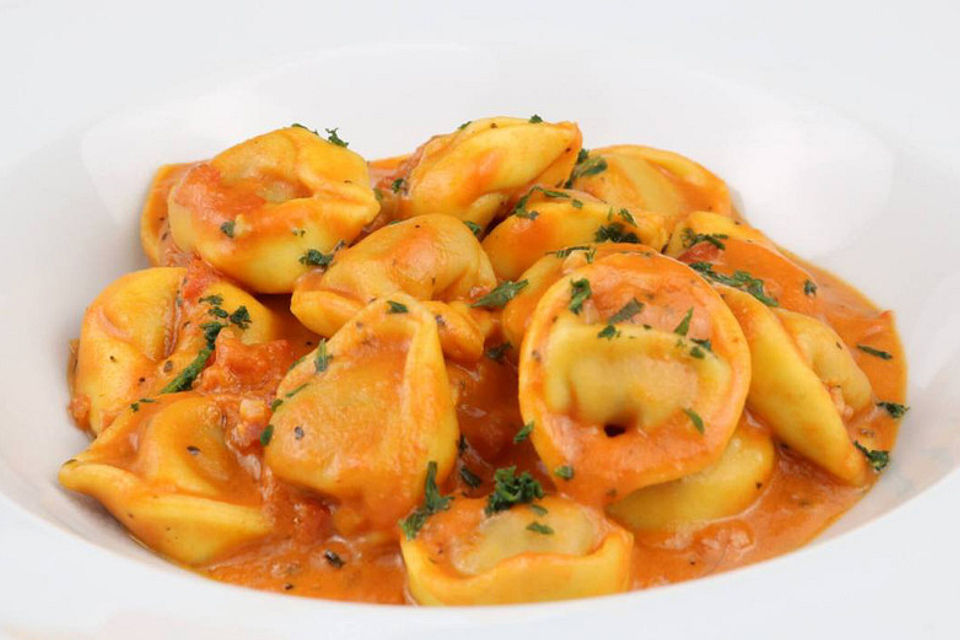 Tortellini in Brokkoli-Tomaten-Sahnesauce