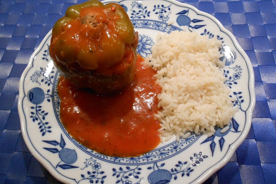 Gefüllte Paprikaschoten in Tomatensauce à la Gabi